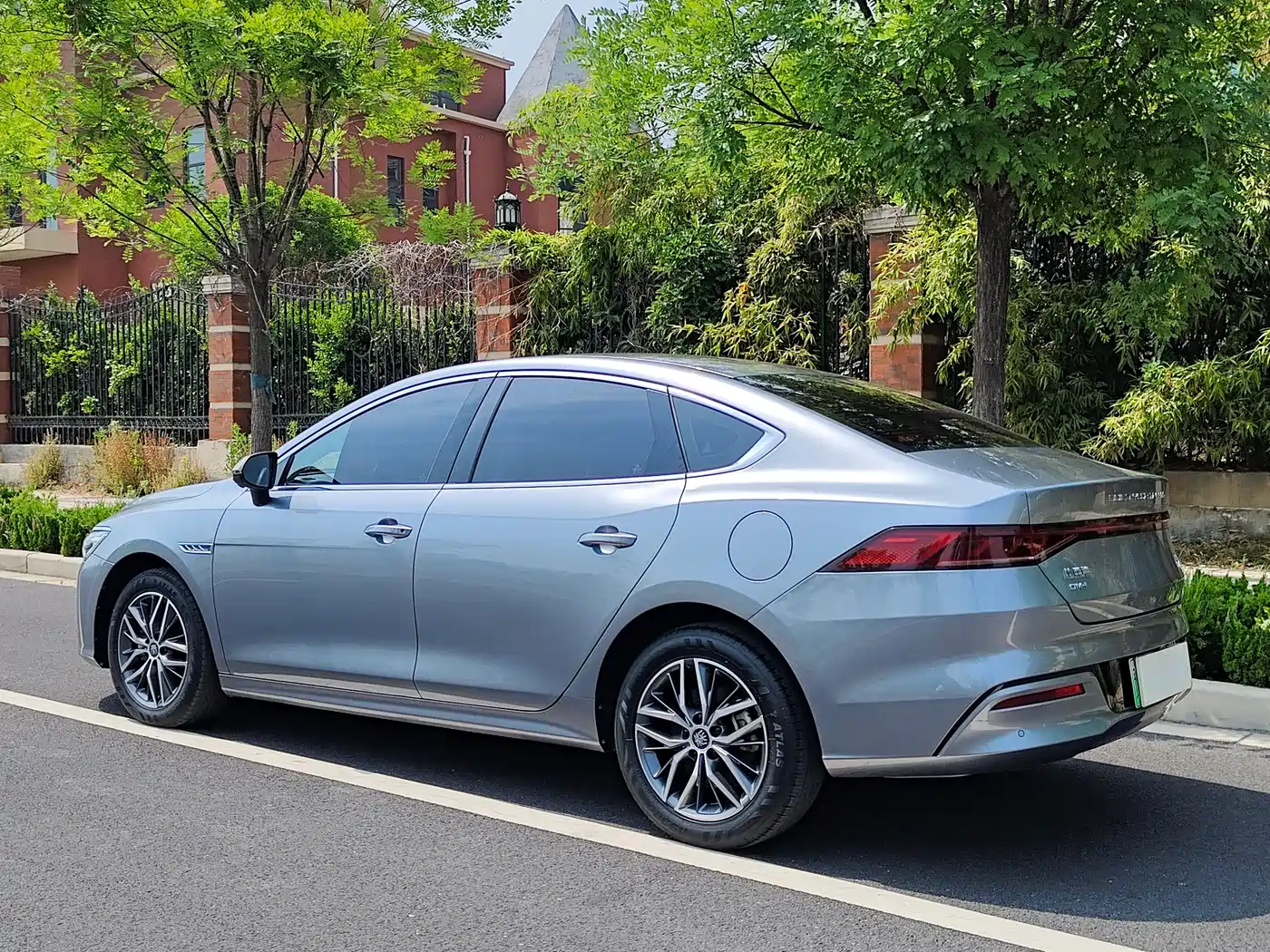 BYD Qin PLUS 2023 Champion Edition DM-i 120KM Excellence фото 33