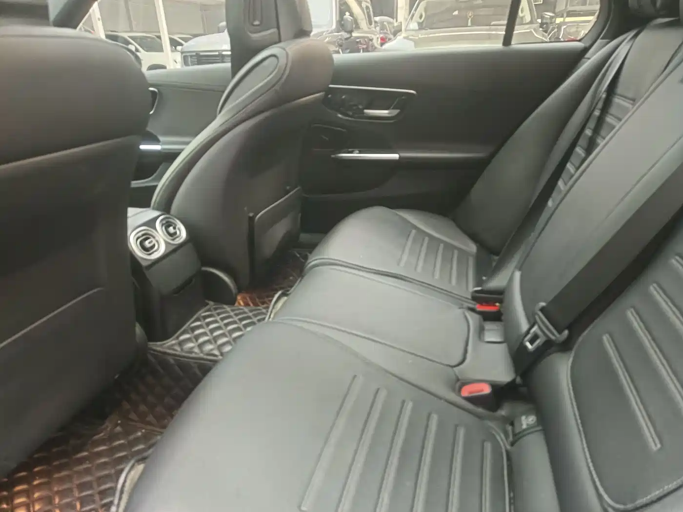 Mercedes-Benz C-Class New Energy 2023 C 350 eL фото 11