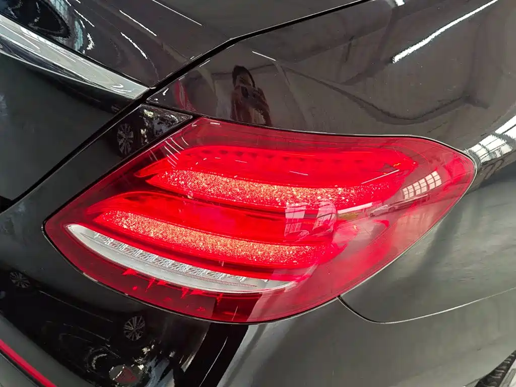 Mercedes-Benz E-Class 2020 E 260 L фото 9