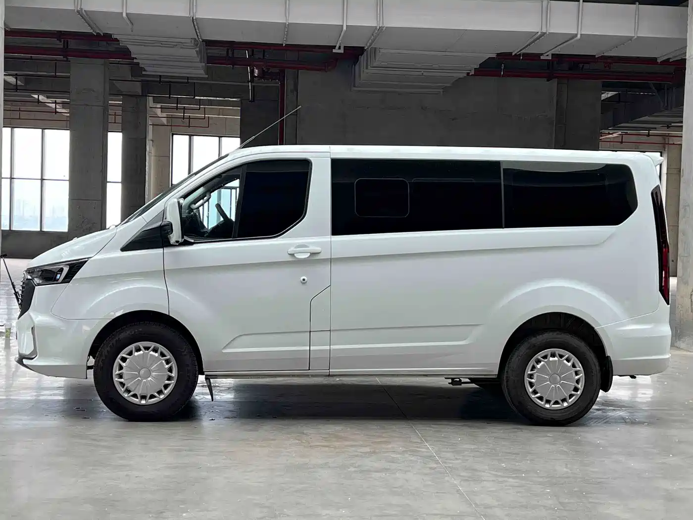 Ford Transit 2024 2023 Model 2.0T Diesel Manual Business Travel Medium Wheelbase Low Roof 7/8/9 Seater