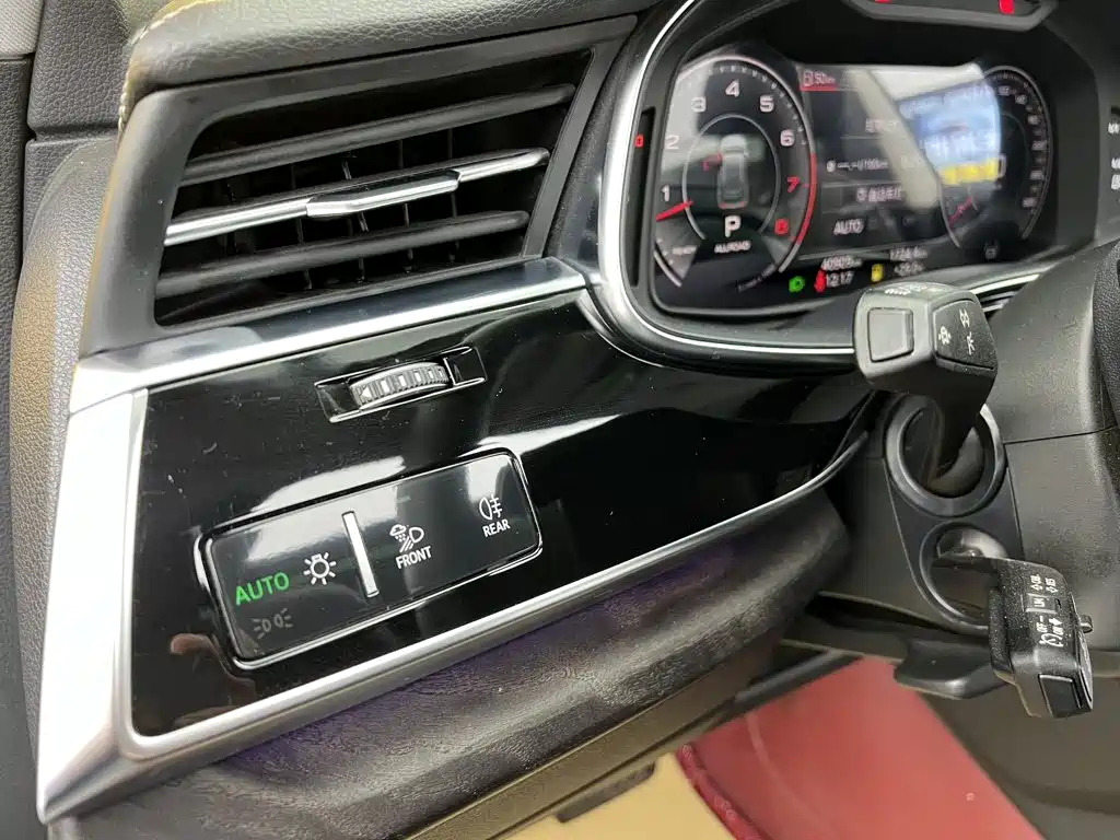 Audi Q8 2024 2023 55 TFSI Luxury Sport