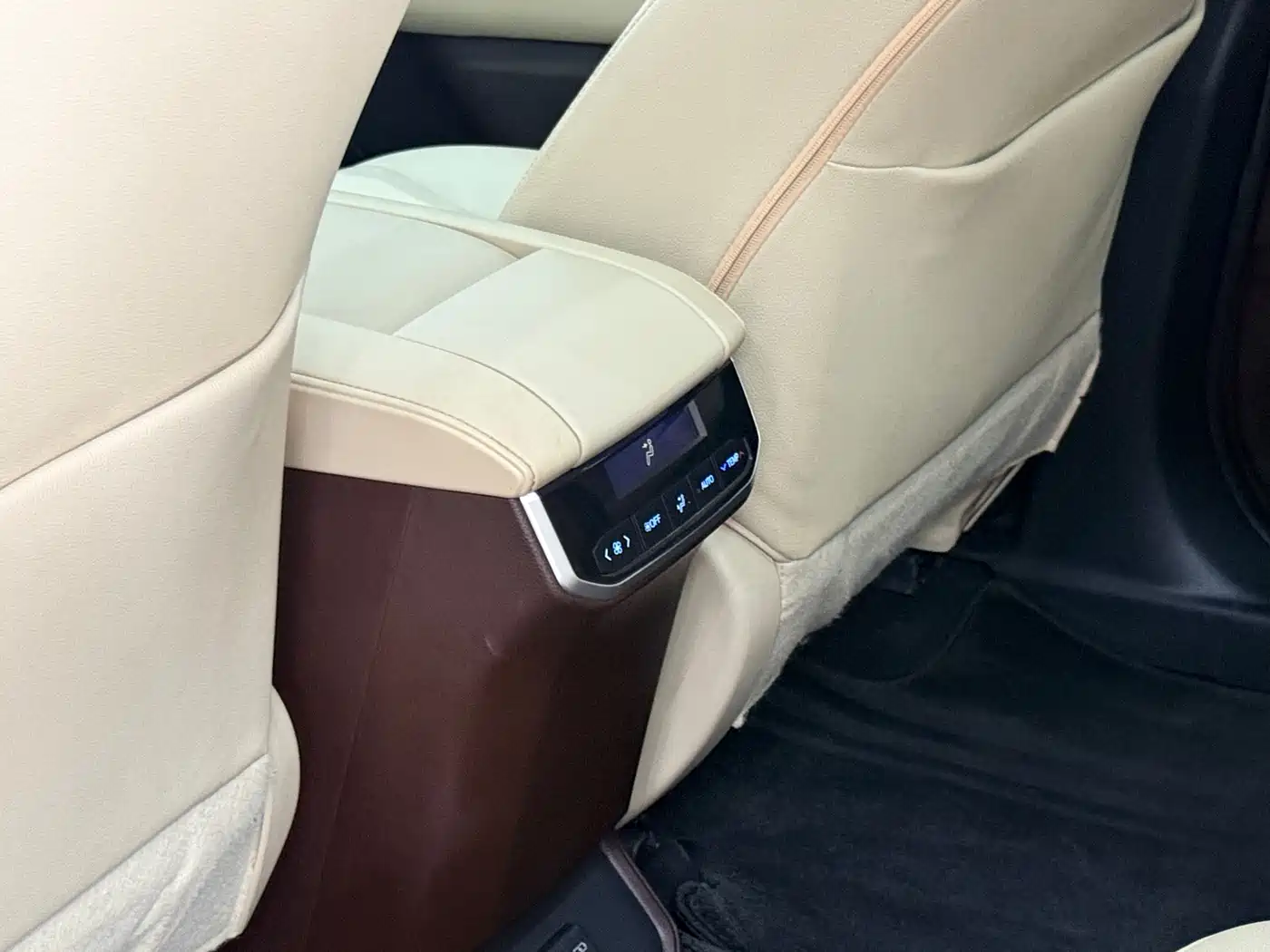 Toyota Highlander 2022 Model Dual Engine 2.5L 4WD Premium Edition 7-Seater фото 13