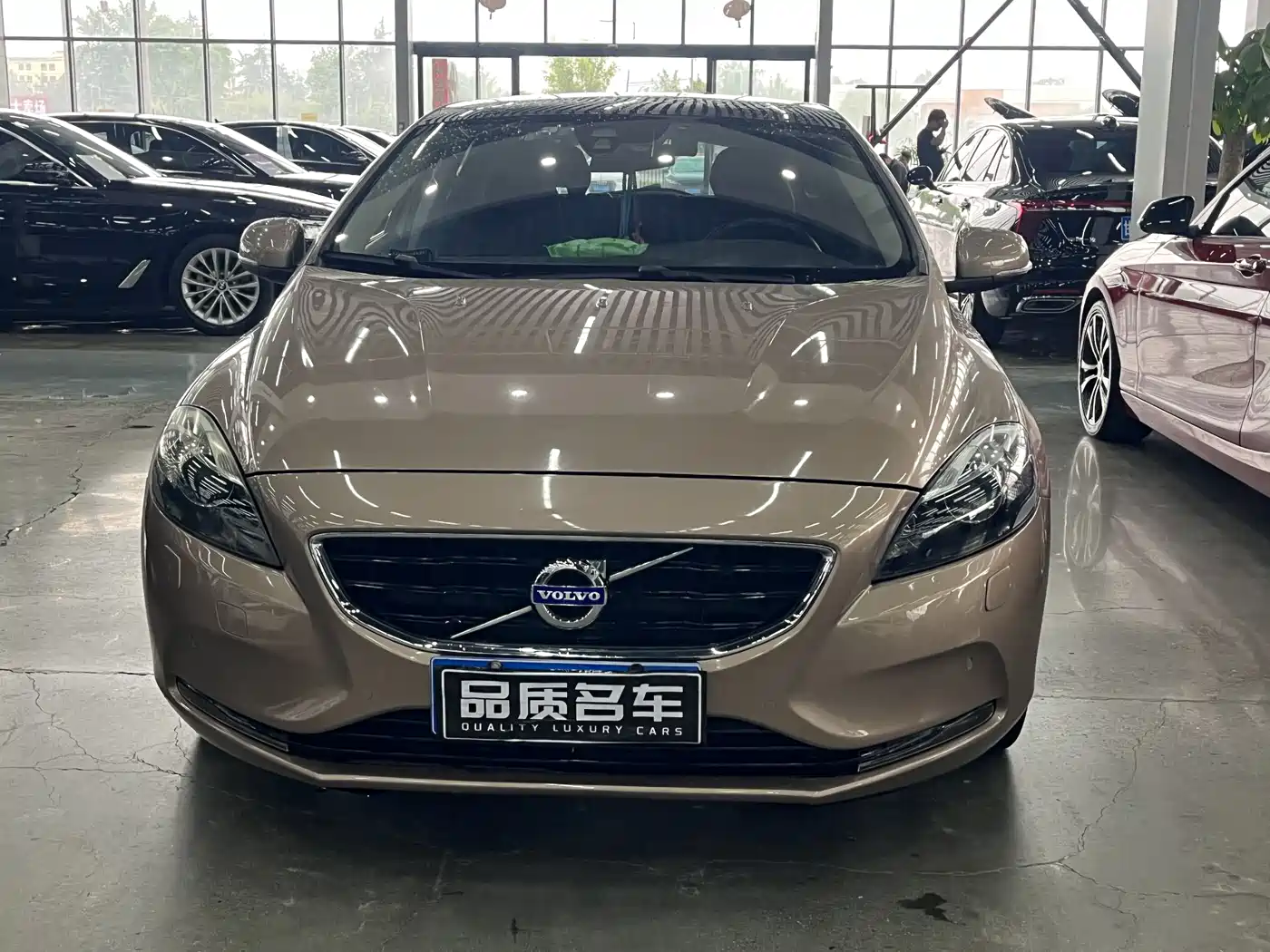 Фото 3 - Volvo V40
