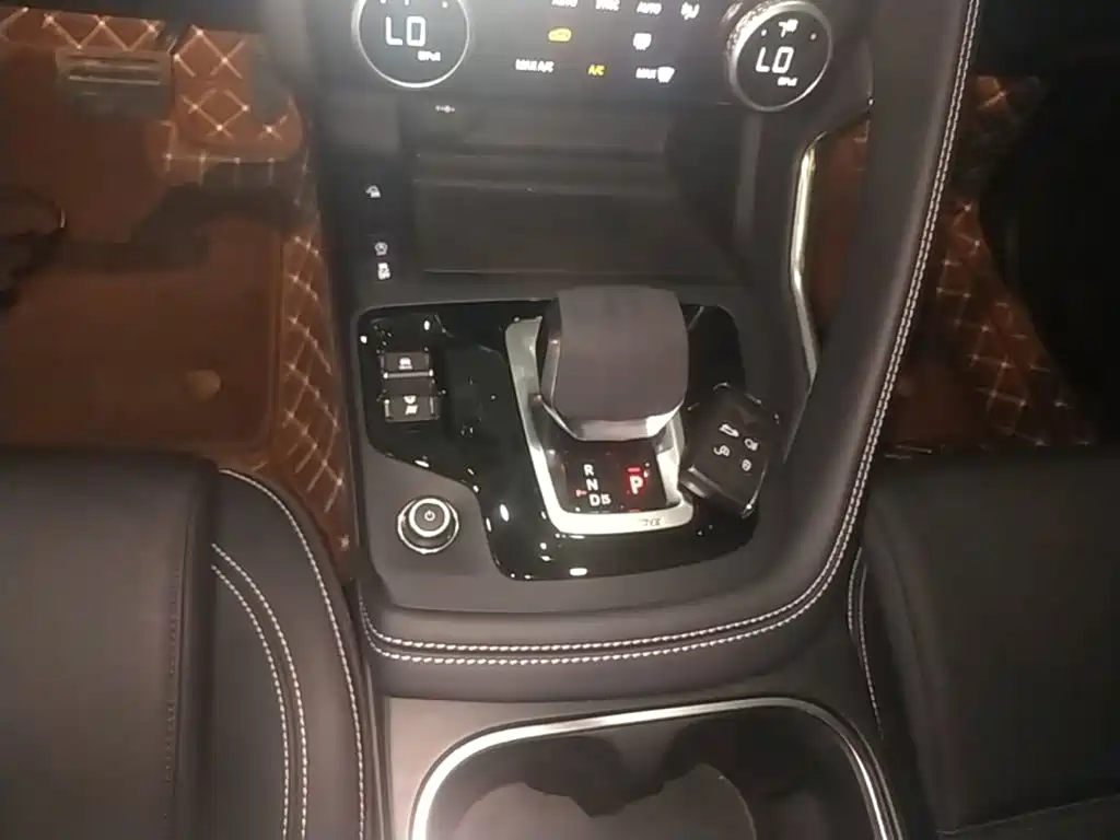 Jaguar E-PACE 2025 2024 Gloss Black Sport Edition R-DYNAMIC SE BLACK