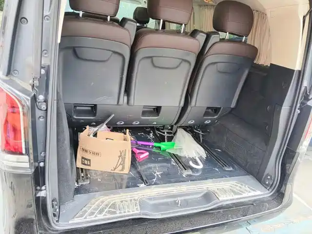 Mercedes-Benz V-Class 2024 V 300 L Long Wheelbase Premium — фото 5