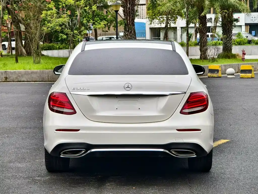 Фото 7 - Mercedes-Benz E-Class