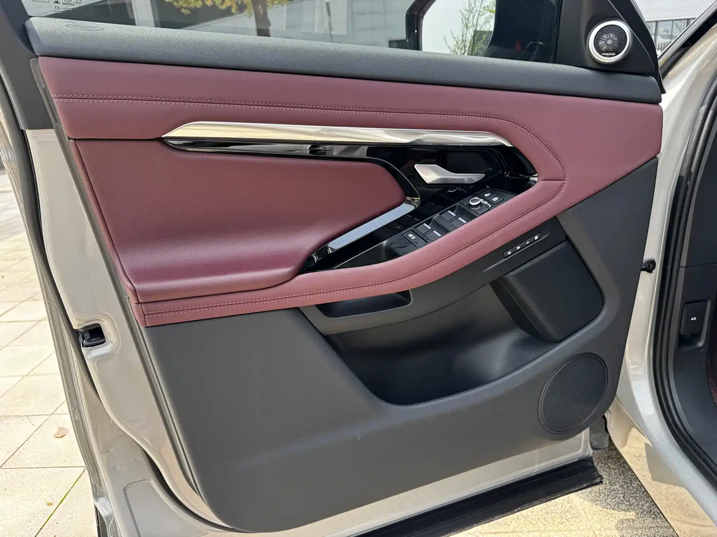 Land Rover Range Rover Evoque 2023 Range Rover Evoque L 249PS Luxury Edition фото 9
