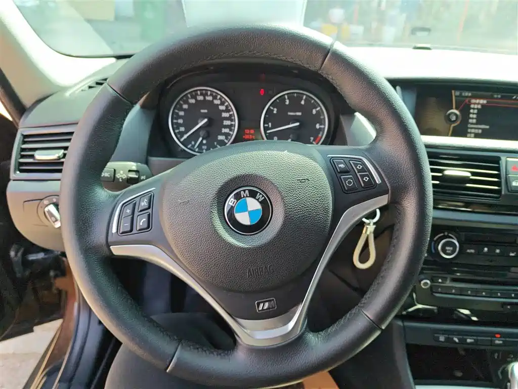 BMW X1 2014 sDrive18i Leading Edition фото 16
