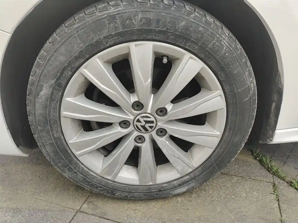 Volkswagen Sagitar 2014 Facelift 1.6L Automatic Leading Version фото 23