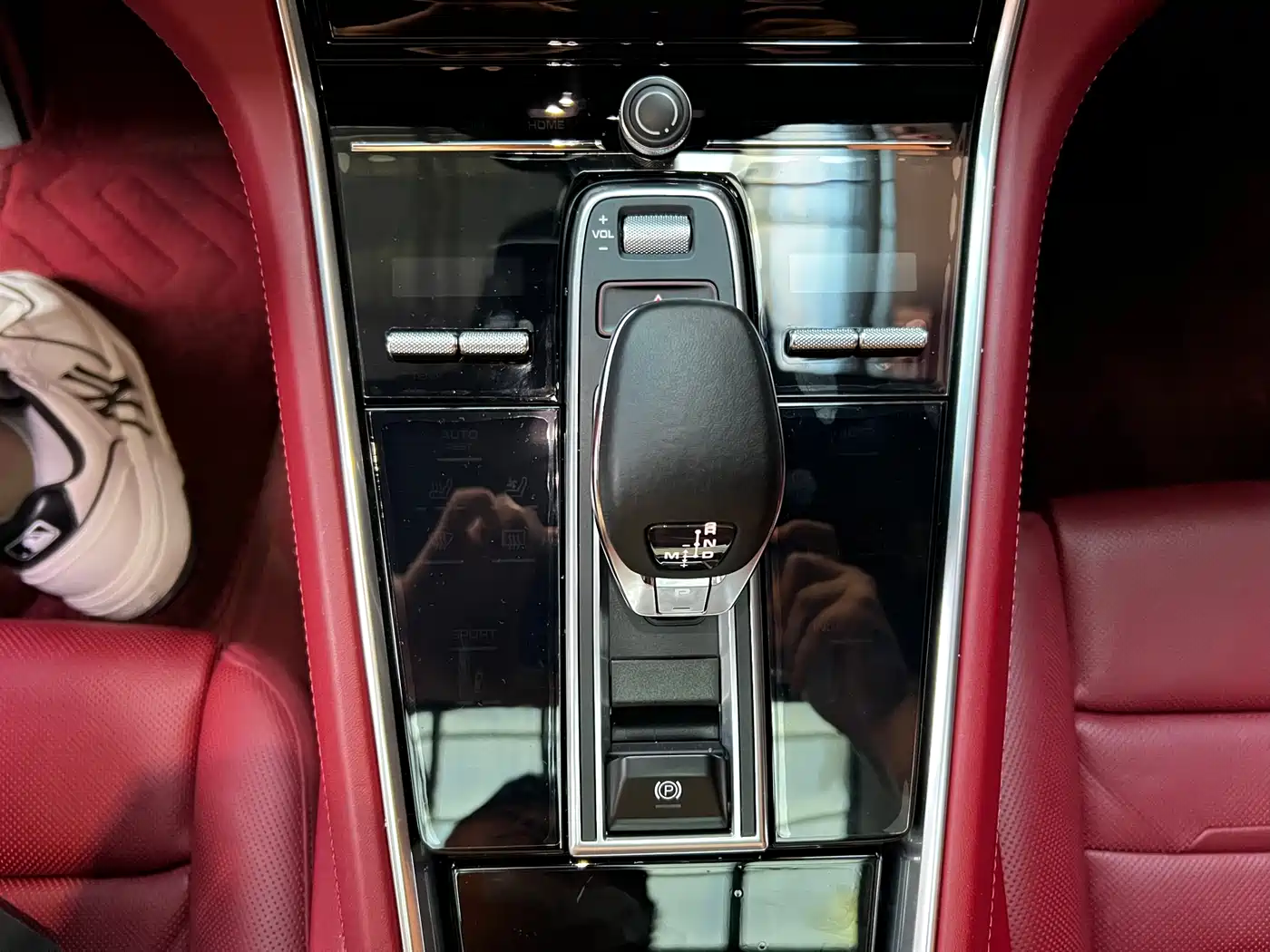 Porsche Panamera 2023 Panamera Executive Long Wheelbase Platinum Edition 2.9T фото 14