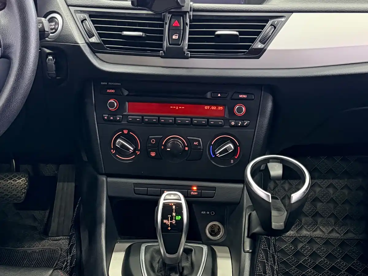 BMW X1 2014 sDrive18i Fashion Edition фото 16