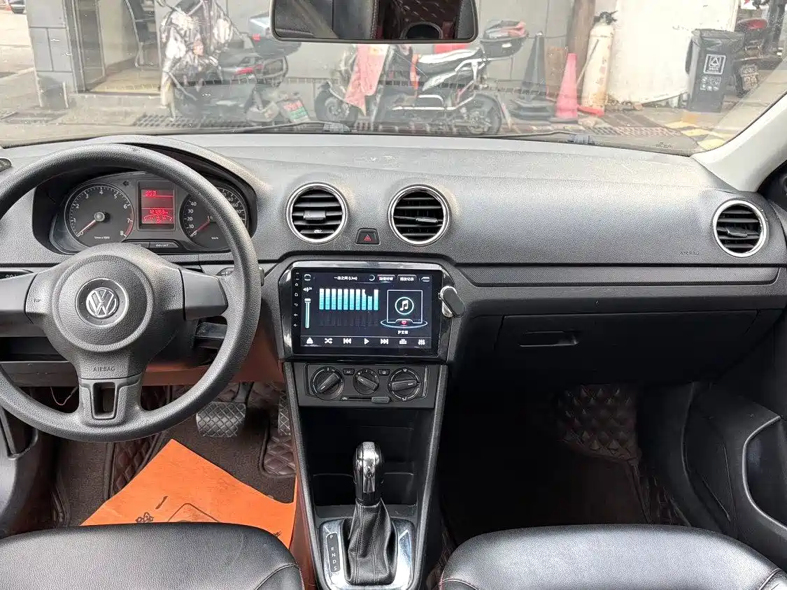 Volkswagen Jetta 2015 1.6L Auto Trend фото 7