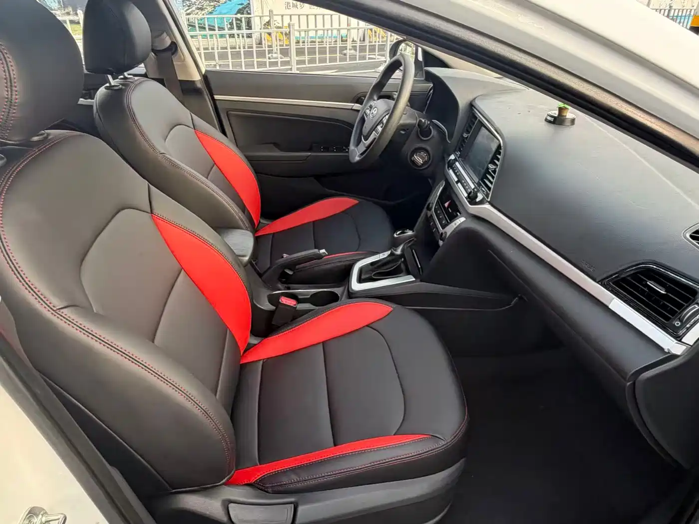 Hyundai Elantra 2016 Model 1.6L Automatic Smart Elite фото 10