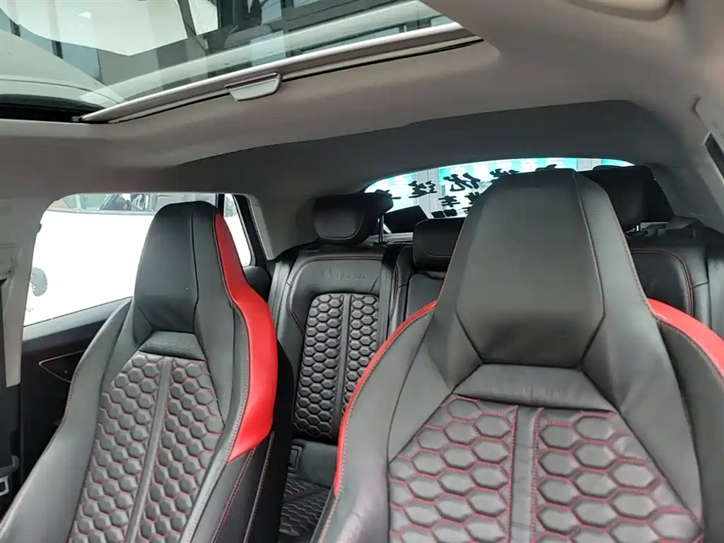 AUDI Q2L E-TRON