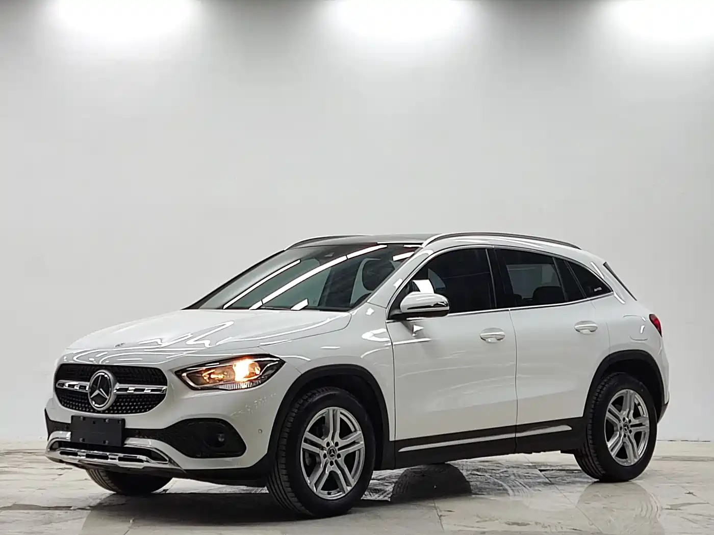 MERCEDES-BENZ GLA