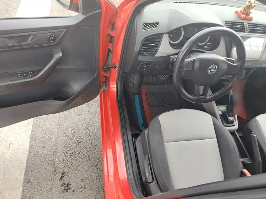 Škoda Fabia 2018 2017 1.4L Auto Car Enjoy Edition