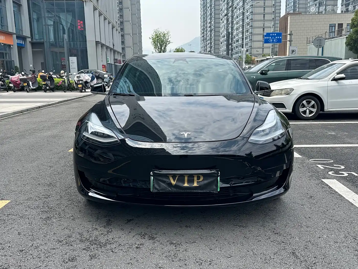 TESLA MODEL 3