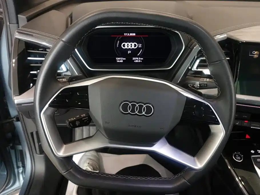 AUDI Q4 E TRON