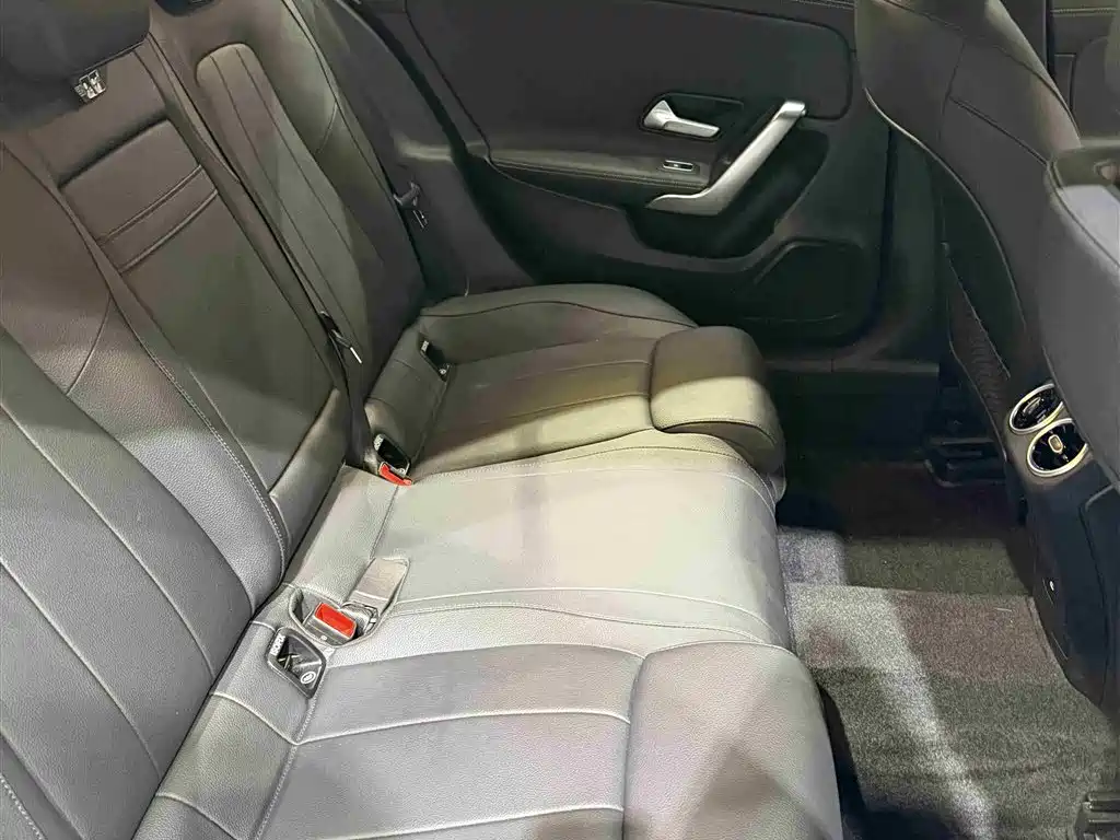 Mercedes-Benz A-Class 2023 A 180 L фото 12