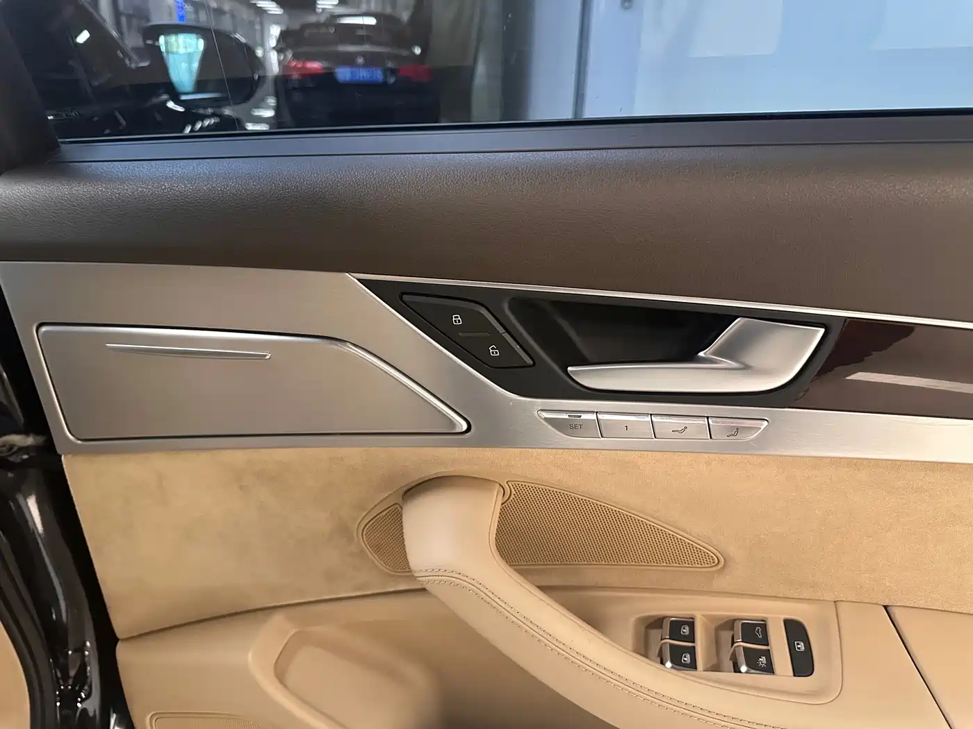 Audi A8 2012 A8L 45 TFSI quattro Luxury фото 17