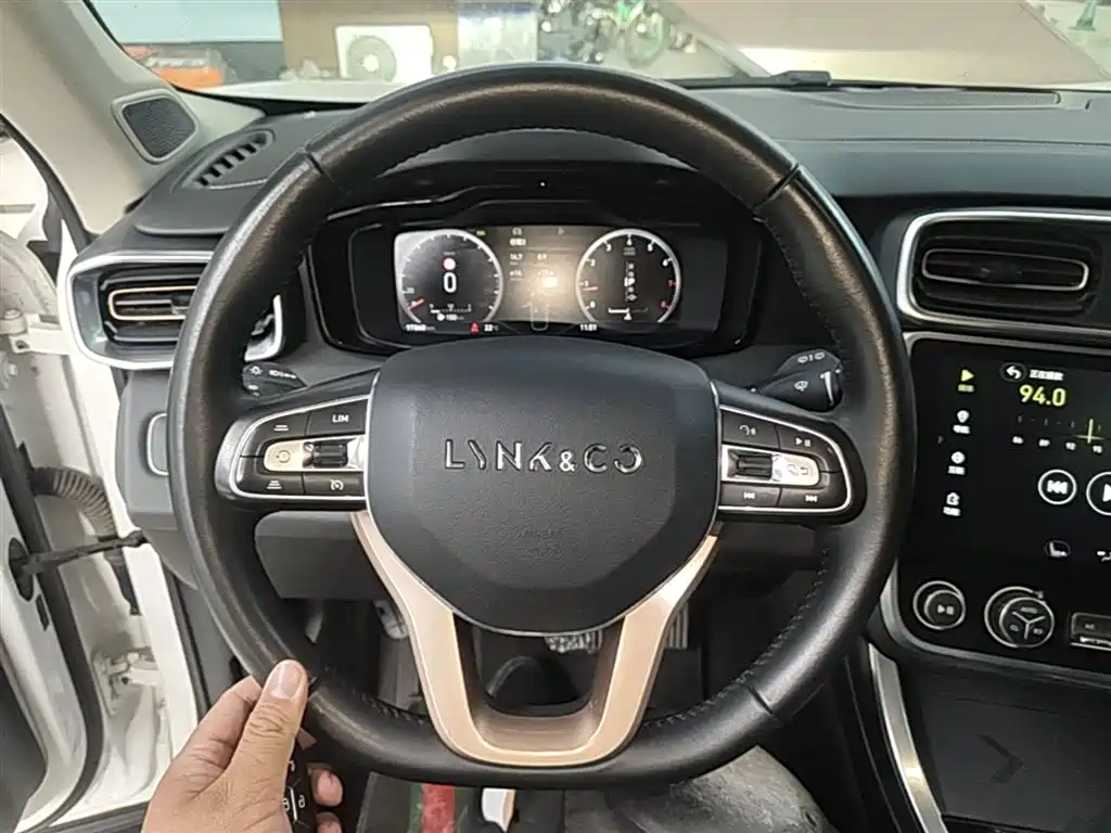 Lynk & Co 01 2017 2.0T 2WD Pro Version фото 11