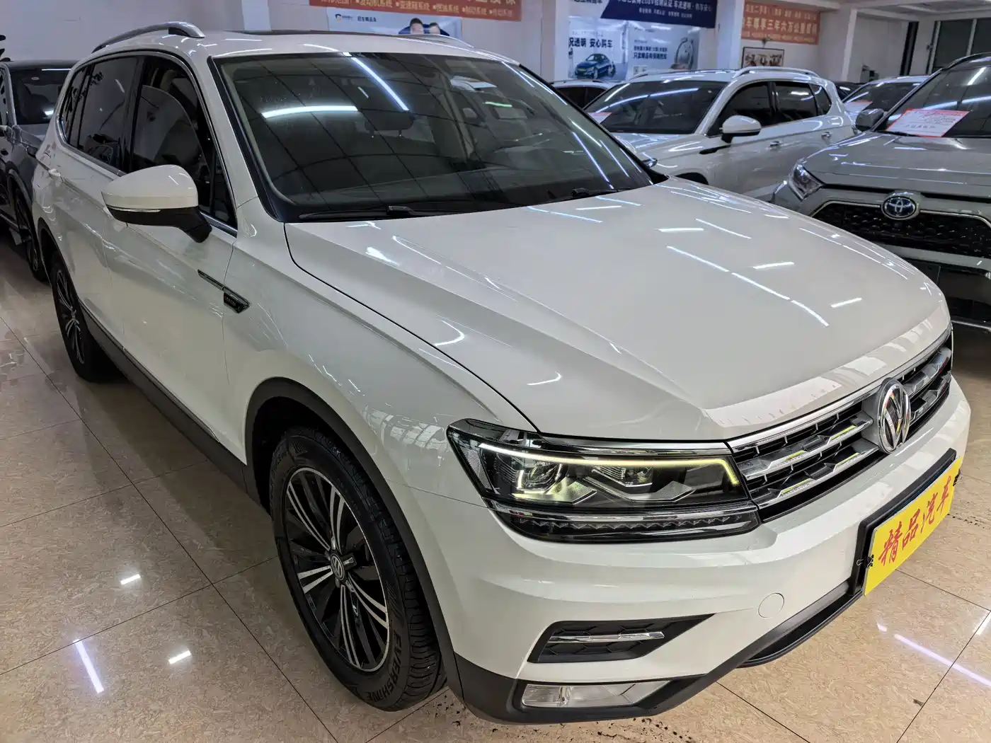 Volkswagen Tiguan L 2018 380TSI Automatic AWD Luxury Edition фото 2