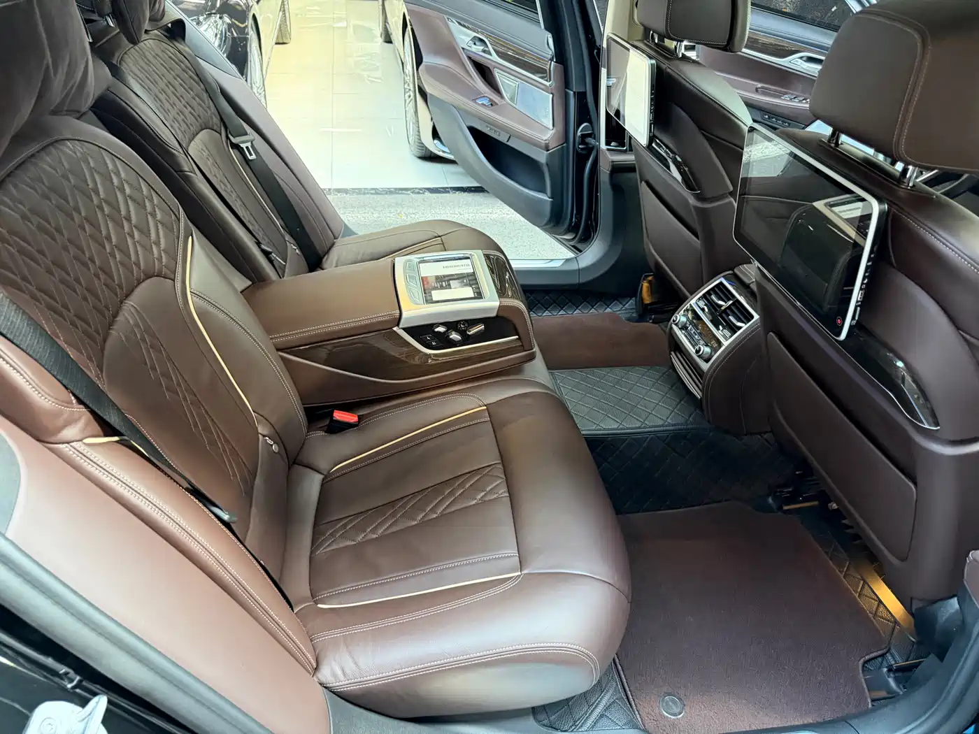 BMW 7 Series, миниатюра 26