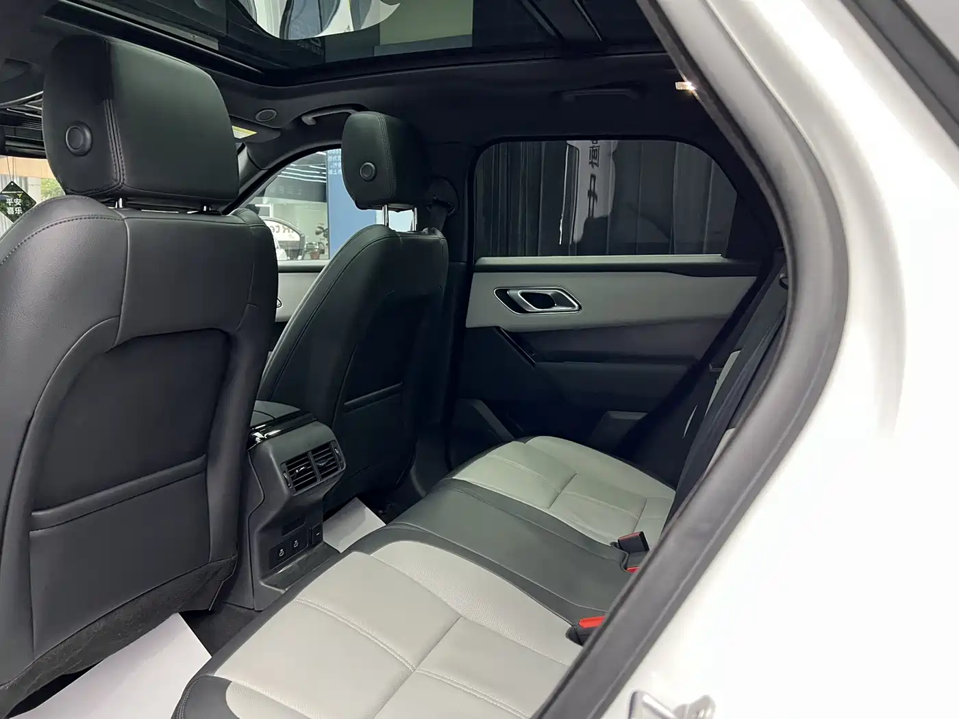 Land Rover Range Rover Velar 2024 Dynamic SE фото 7