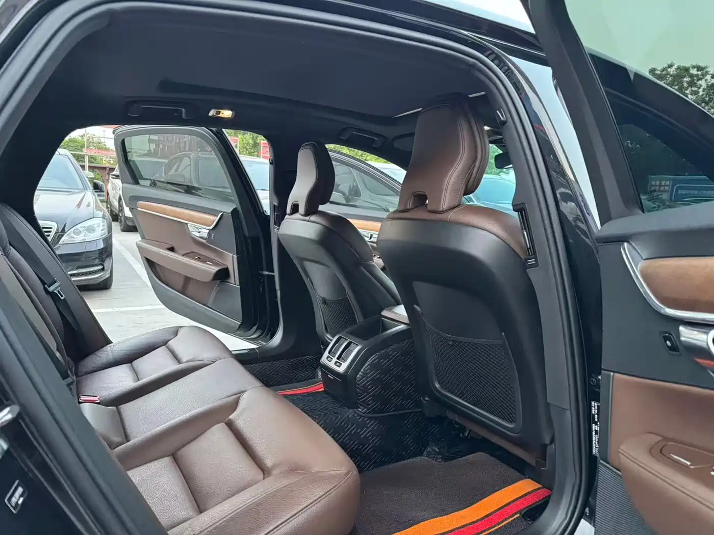Фото 12 - Volvo S90