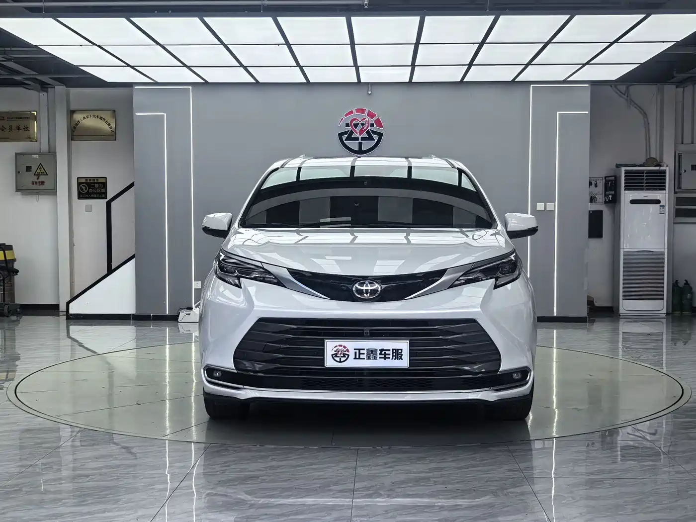 Toyota Sienna 2025 2024 2.5L Hybrid Premium Edition