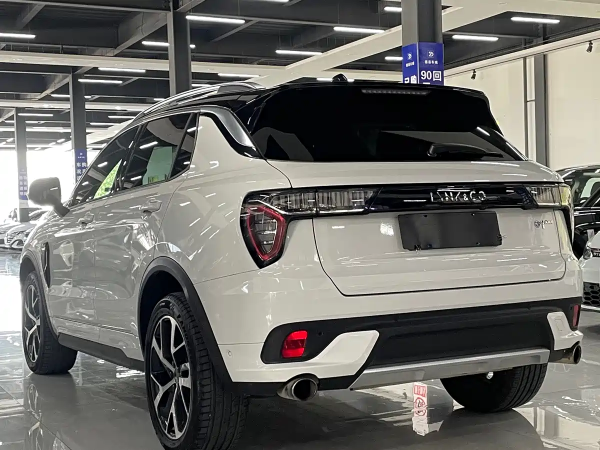 Lynk & Co 01 2017 2.0T AWD Pro фото 5
