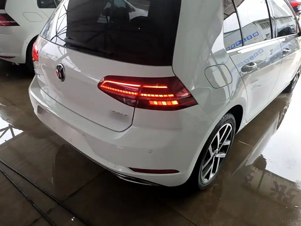 Volkswagen Golf 2018 230TSI Automatic Luxury фото 8