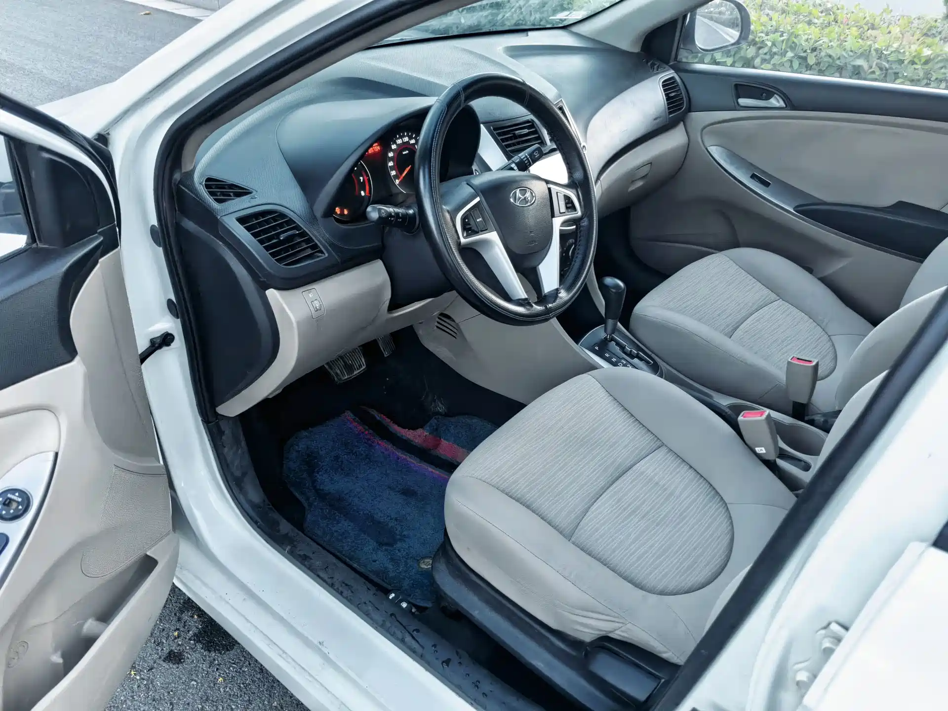 Photo 10 - Hyundai Verna