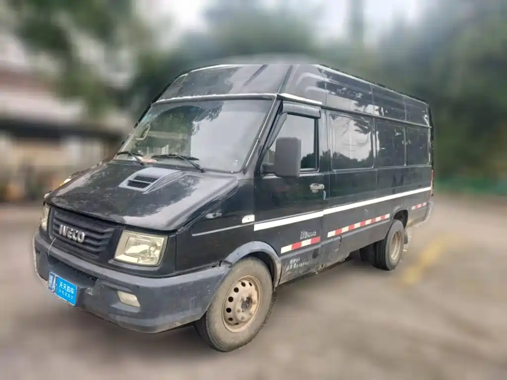 Iveco Daily 2018 2017 Model 2.8T V40 Van Medium Roof 3/6 Seats 43S5