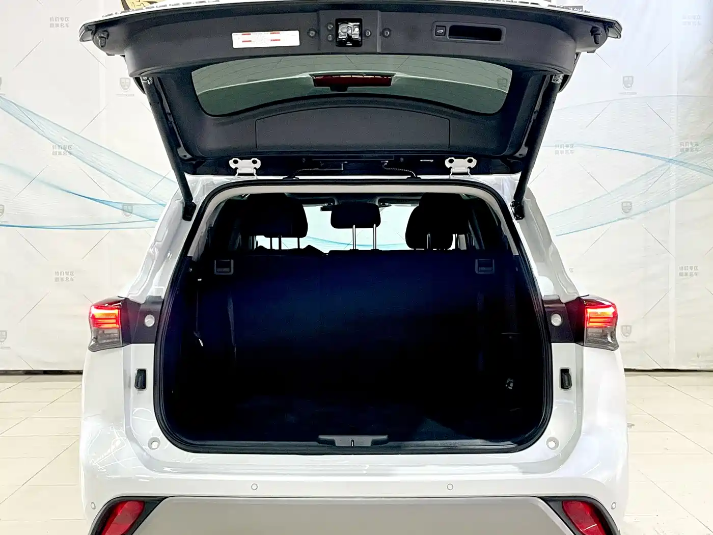 Toyota Highlander 2024 2.5L Smart Hybrid 4WD Ultimate 7-seater фото 8