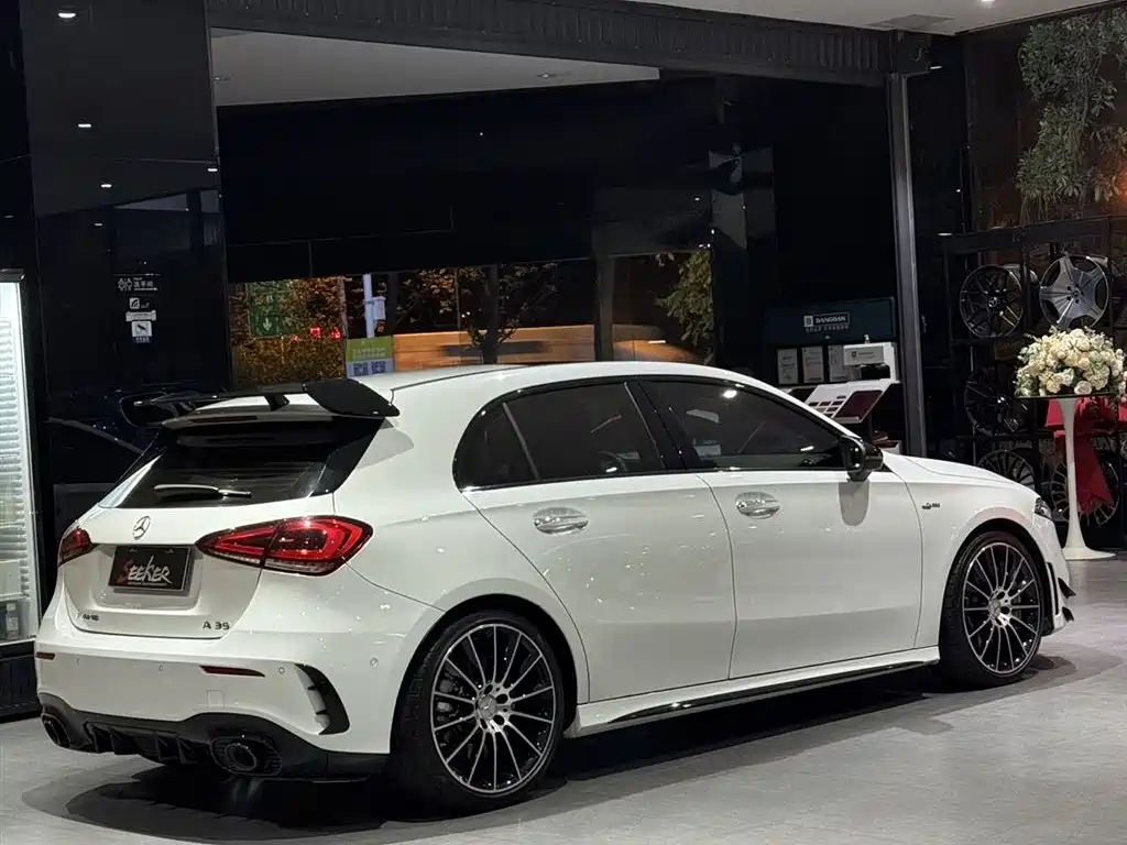 Mercedes-Benz A-Class AMG (Import) 2020 AMG A 35 4MATIC фото 6