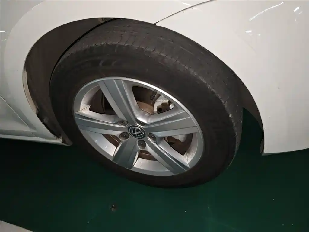 Volkswagen Golf 2014 1.6L Automatic Comfort фото 8