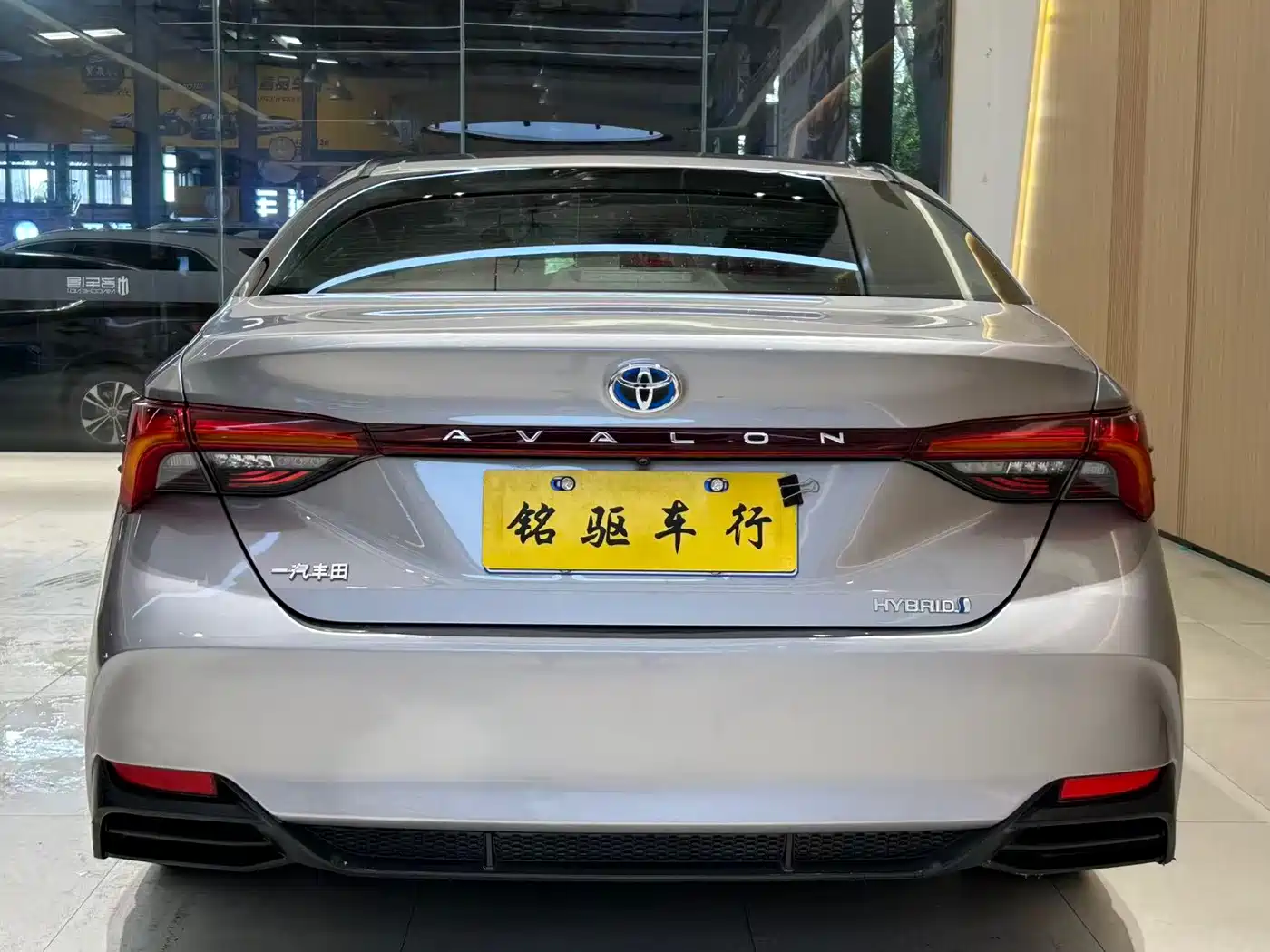 Toyota Avalon 2019 Hybrid 2.5L Luxury Edition China V фото 5