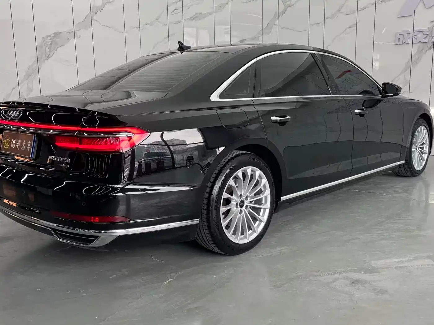AUDI A8