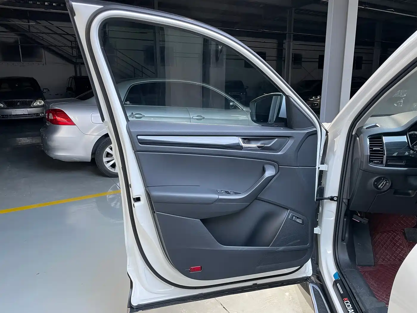 Škoda Kodiaq 2017 TSI330 7-seater 2WD Luxury Edition фото 8