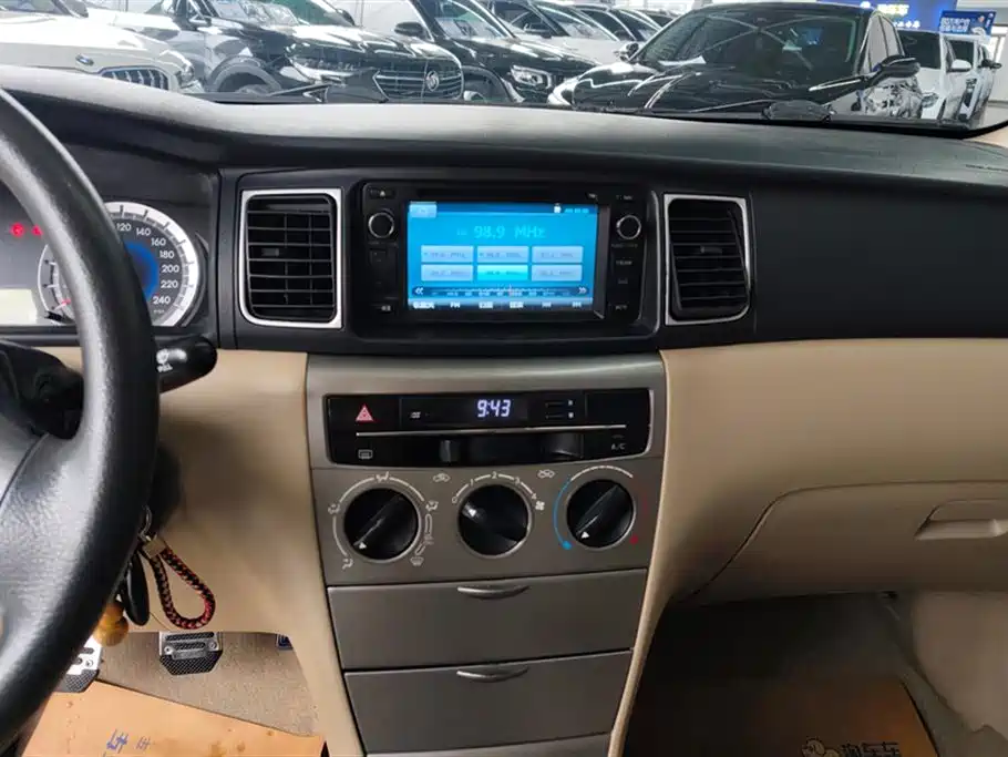 Toyota Corolla 2013 1.6L Manual Luxury Edition фото 13