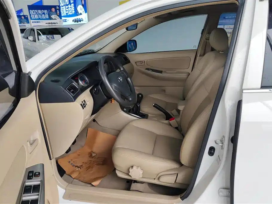 Toyota Corolla 2013 1.6L Manual Luxury Edition фото 9