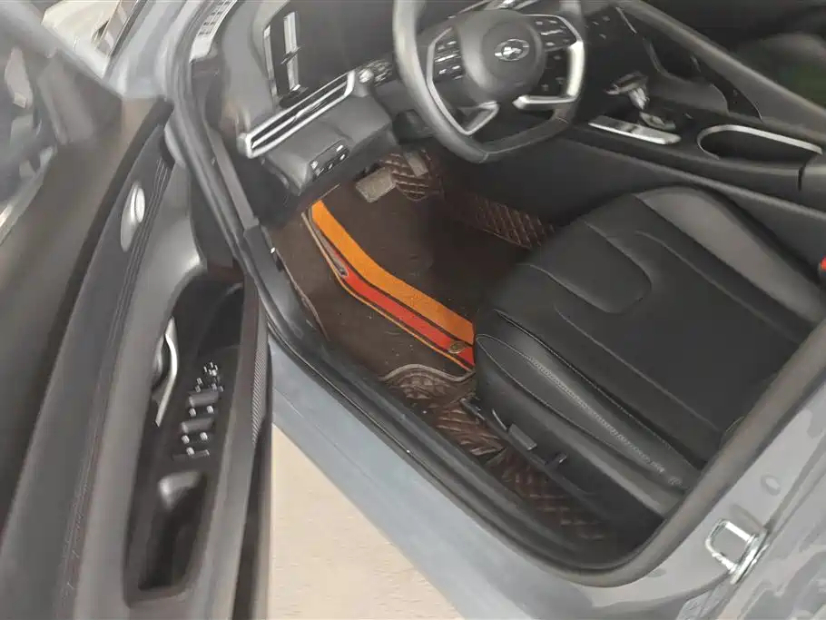 Hyundai Elantra 2022 1.5L CVT LUX Premium Edition фото 9