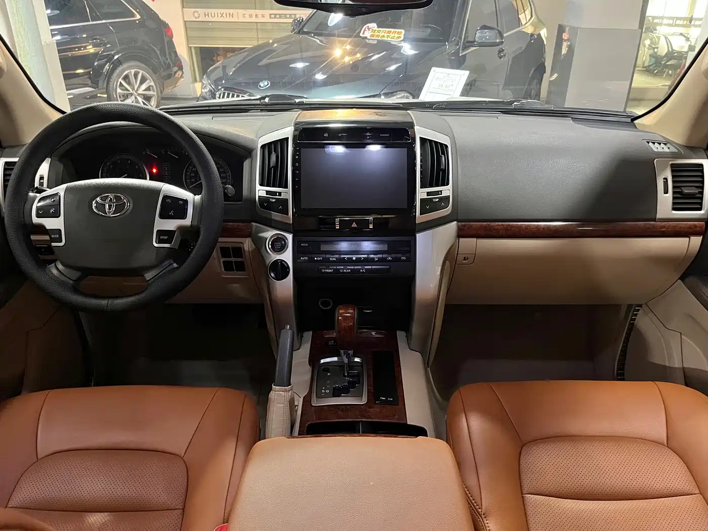 Toyota Land Cruiser (Import) 2015 4.0L V6 Middle East Low Configuration Edition фото 7