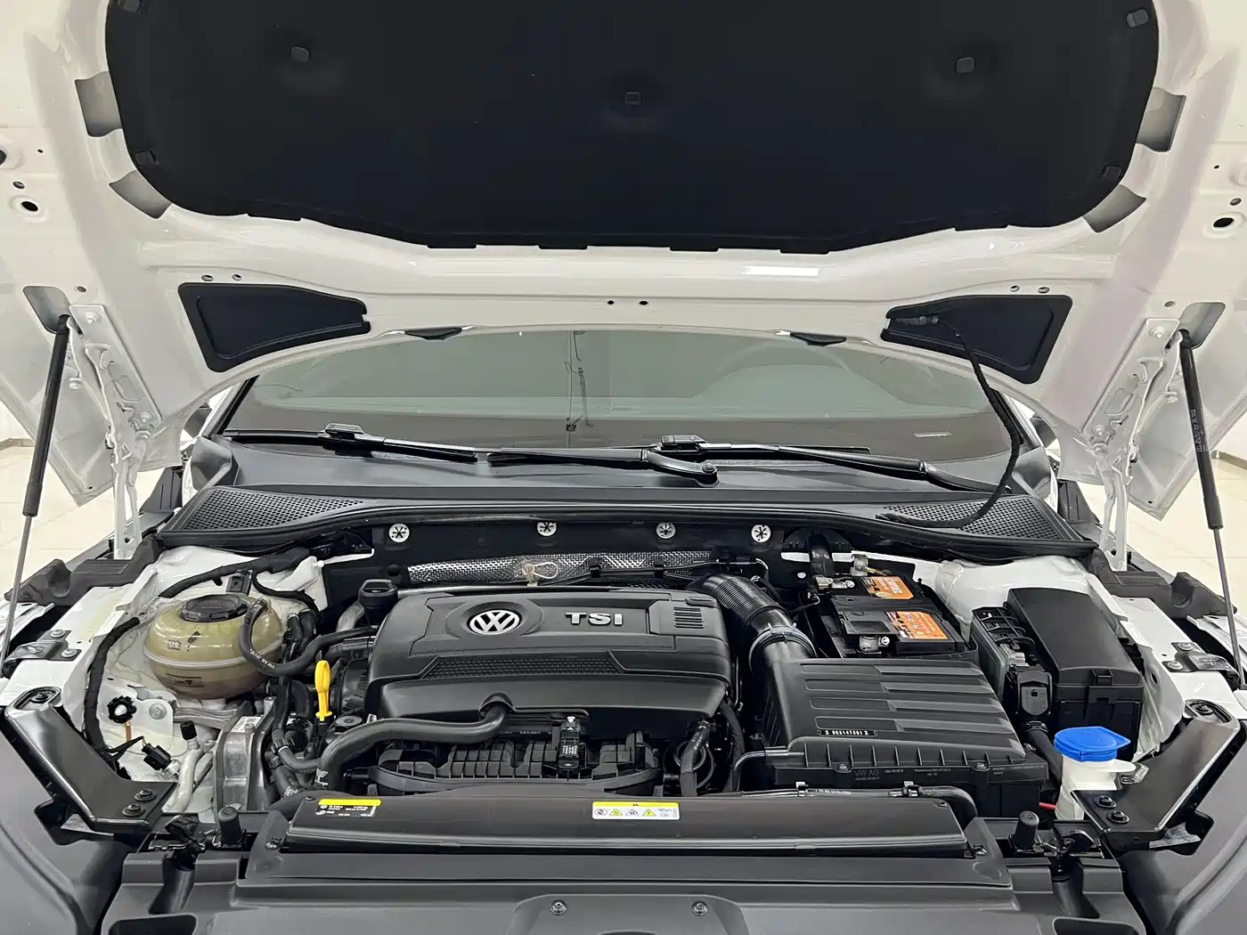 Volkswagen FAW-Volkswagen CC 2023 380TSI Eye-catching Edition фото 16