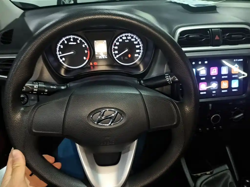 Hyundai Verna 2020 1.4L Manual GL Renewal Edition фото 11