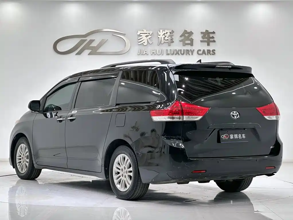 Toyota Sienna 2011 2011 3.5L 2WD Automatic