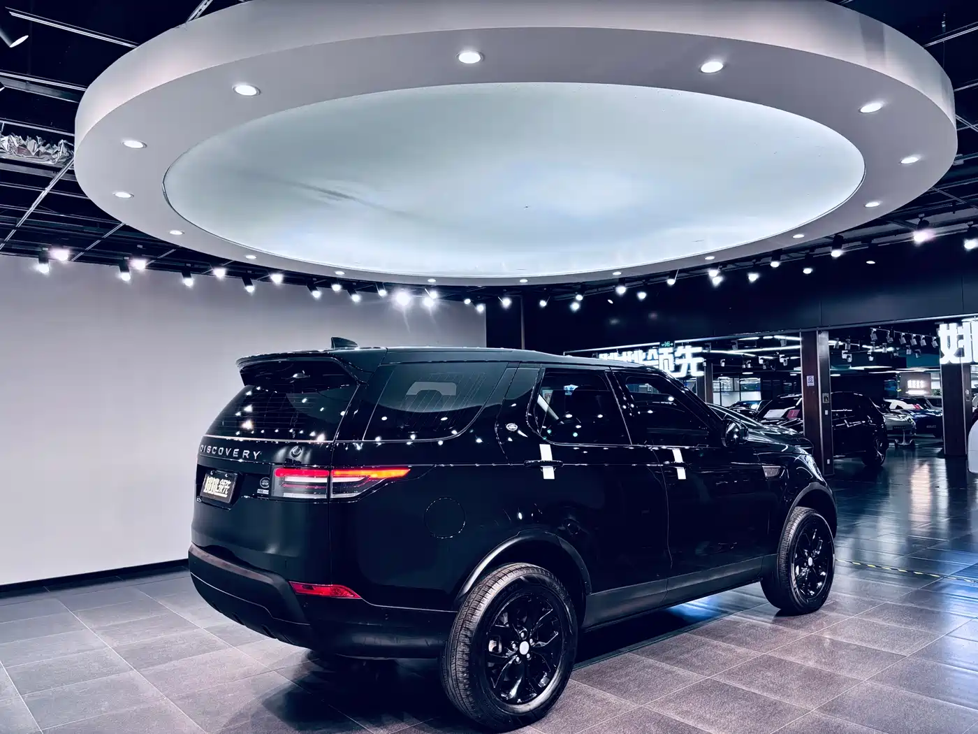 Land Rover Discovery 2019 3.0 SC V6 SE фото 3
