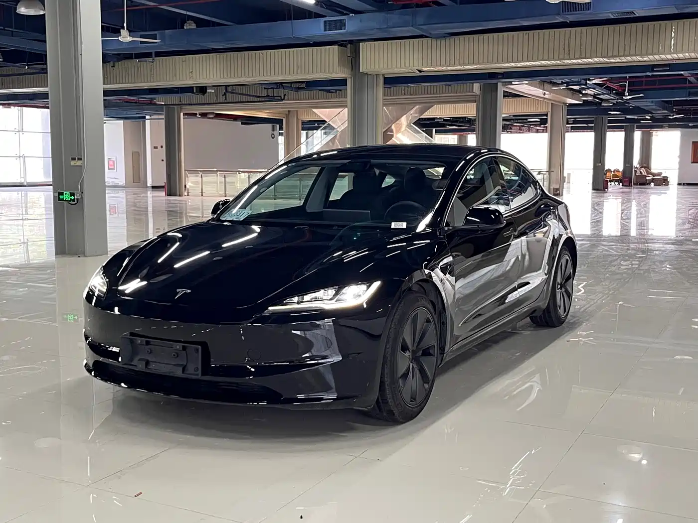 TESLA MODEL 3