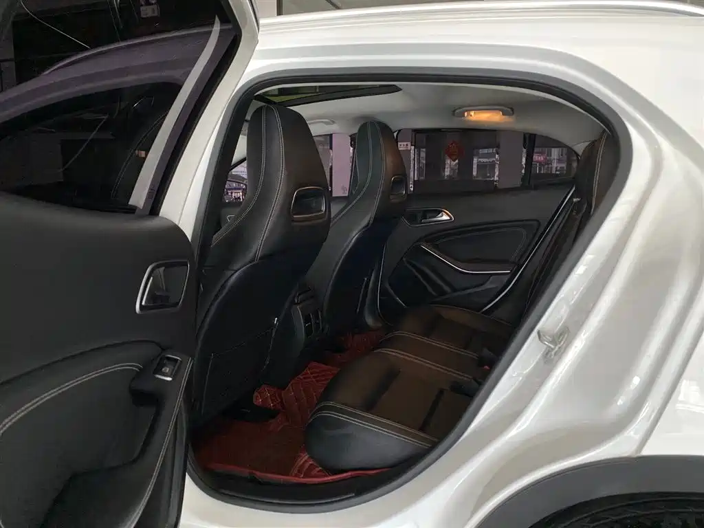 Mercedes-Benz GLA 2017 GLA 200 Dynamic фото 15
